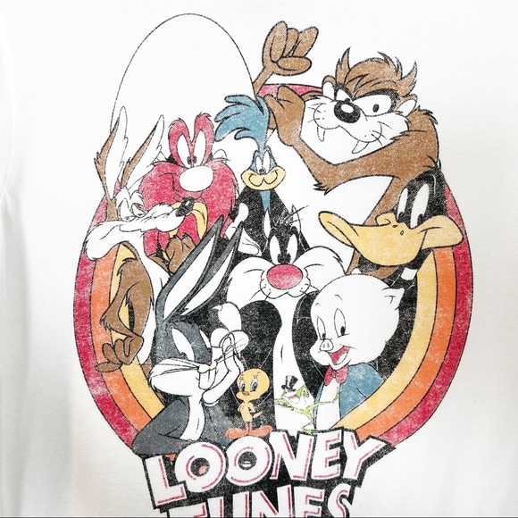Men's Looney Tunes Retro Group Shot Logo Tee - Picture 4 of 5